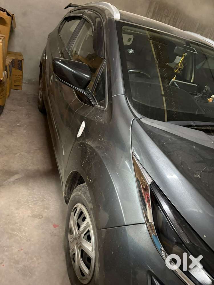 Tata Altroz Xe Petrol 2024