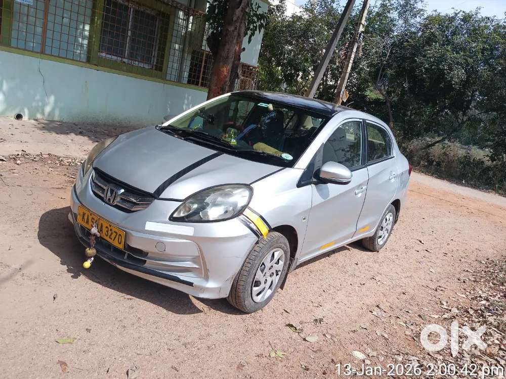 2016' Insurence Running ,rc, Karanataka Permit Running, But Tax,and Fc