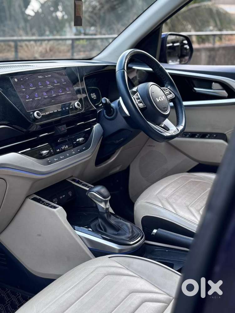 Kia Carens 1.4 Luxury Plus 6 Str, 2022, Petrol