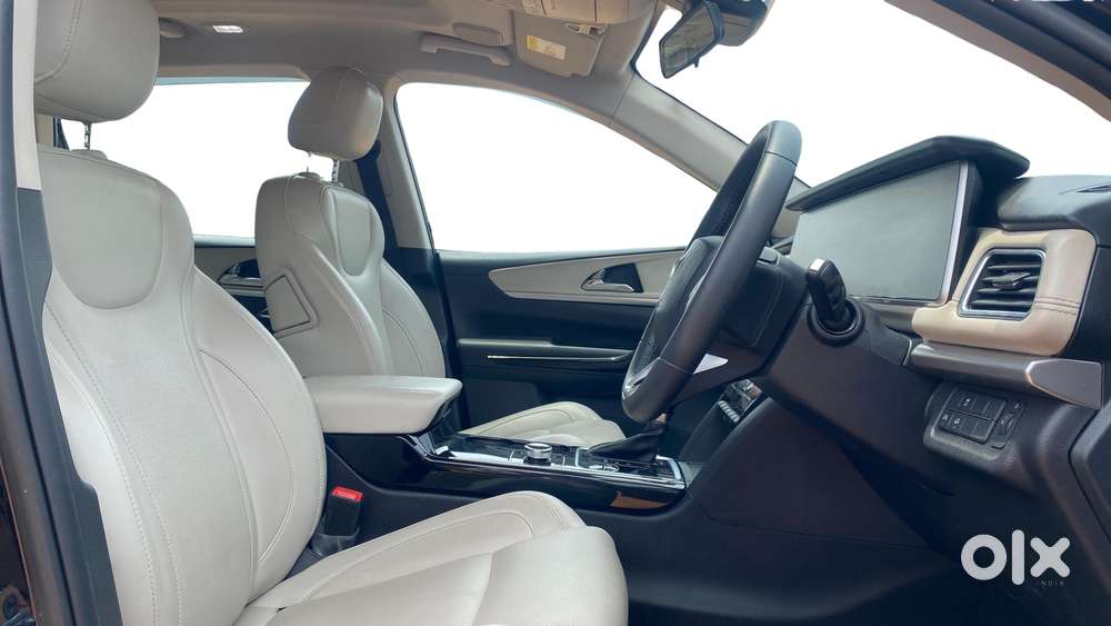 Mahindra Xuv700 2.0 Ax 7 Petrol At Luxury Pack Str, 2023, Petrol