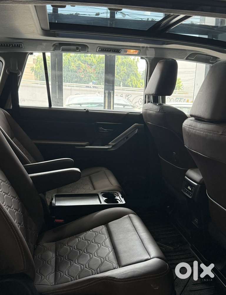 Toyota Innova Hycross 2.0 Zx Hybrid 7 Str, 2023, Cng & Hybrids