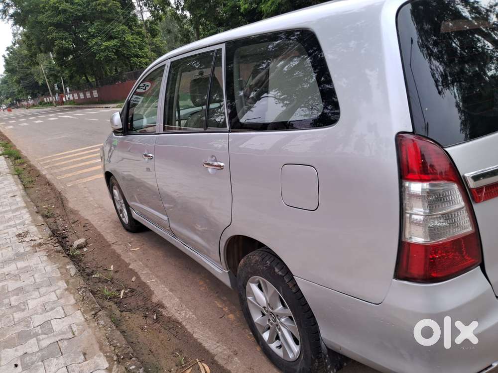 Toyota Innova 2.5 G (diesel) 8 Seater, 2014, Diesel
