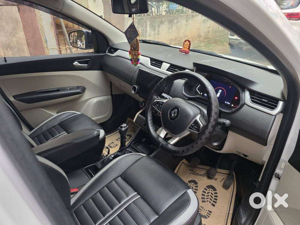 Renault Triber Rxz, 2025, Petrol