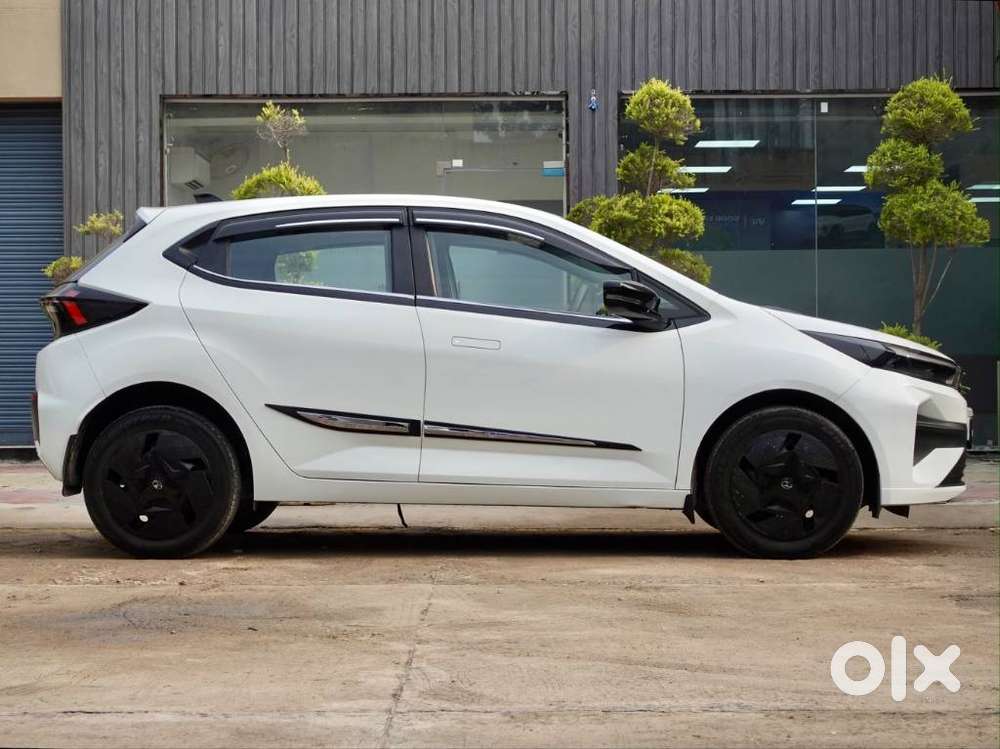 Tata Altroz, 2025, Petrol