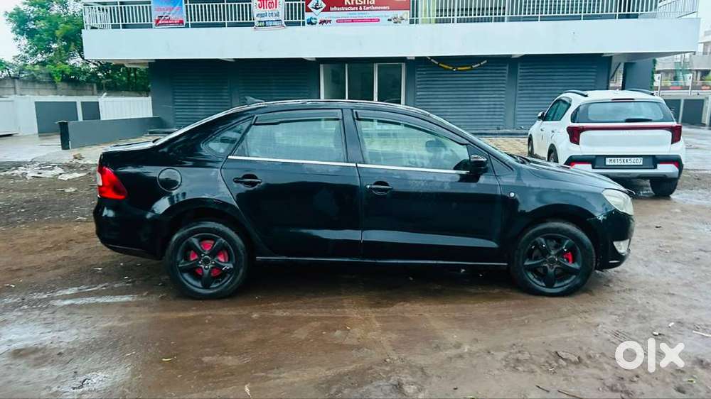 Skoda Rapid Elegance 2013