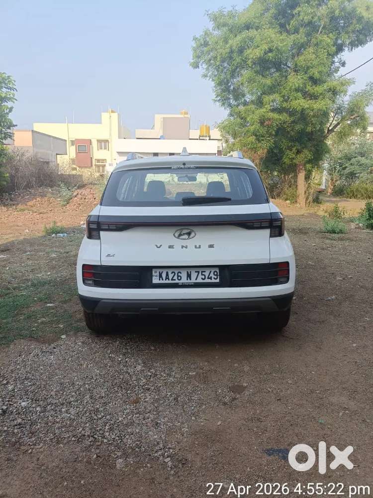 Hyundai Venue 2024 Diesel Well Maintained