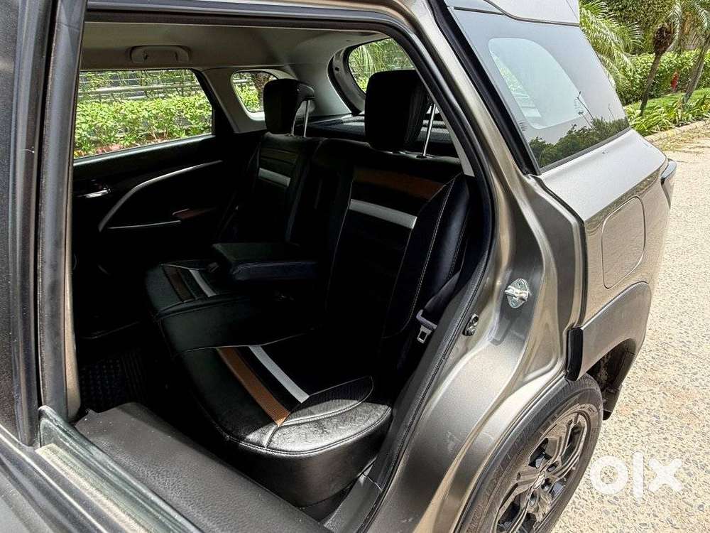 Maruti Suzuki Brezza 1.5 Zxi At Smart Hybrid, 2023, Petrol