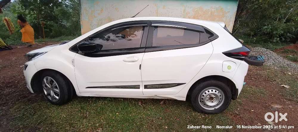 Tata Altroz 2024 Petrol Well Maintained