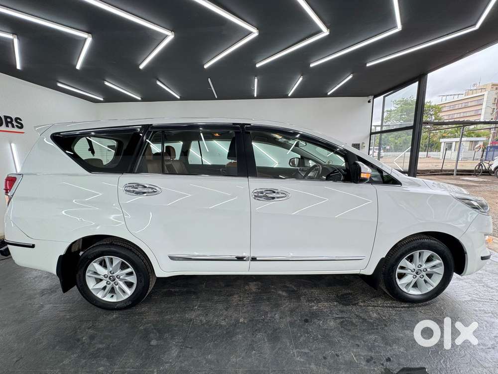 Toyota Innova Crysta 2.4 V, 2016, Diesel