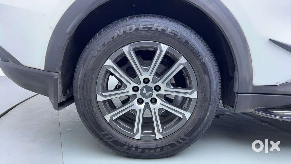 Mahindra Xuv700 2.0 Ax 7 Petrol At Str, 2022, Petrol