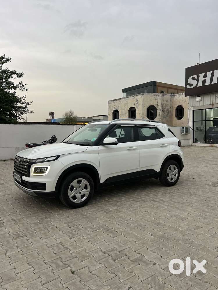 Hyundai Venue 1.2 S (o), 2022, Petrol