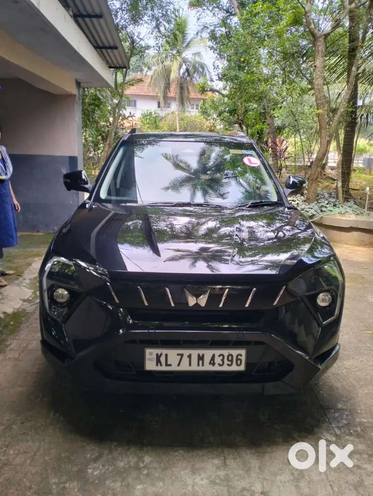 Mahindra Xuv 3xo Ax5l Pg At Xj 2025 Petrol Automatic 4750 Km Driven