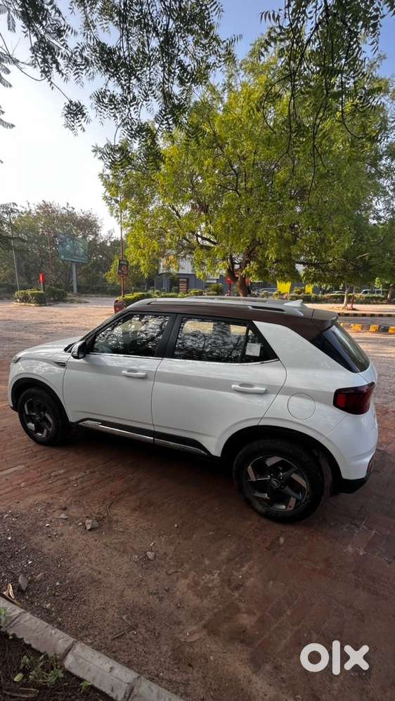 Hyundai Venue Petrol Manual 2019