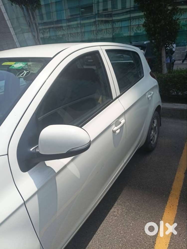 I20 Car White, Petrol, Sports For Sale