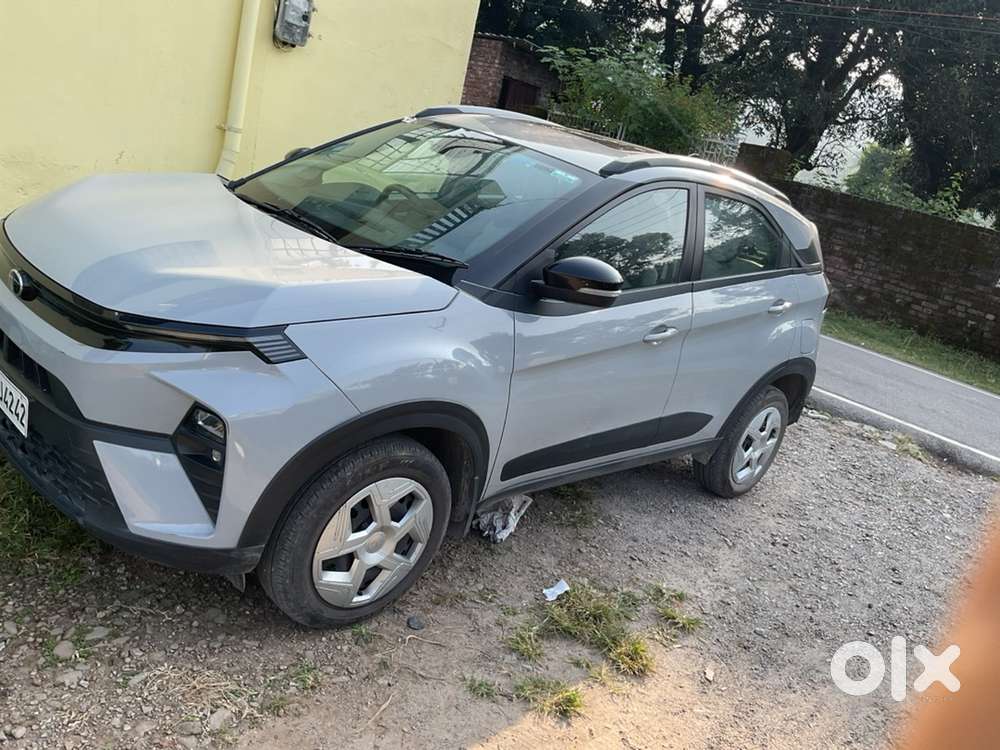 Tata Nexon Pure S Amt 2025 (automatic With Sunroof)