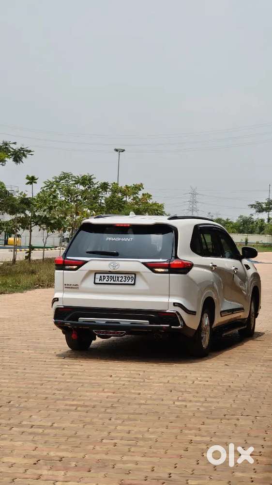 Toyota Innova Hycross 2024