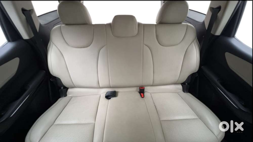 Mahindra Xuv700 2.0 Ax 5 Petrol At Str, 2022, Petrol