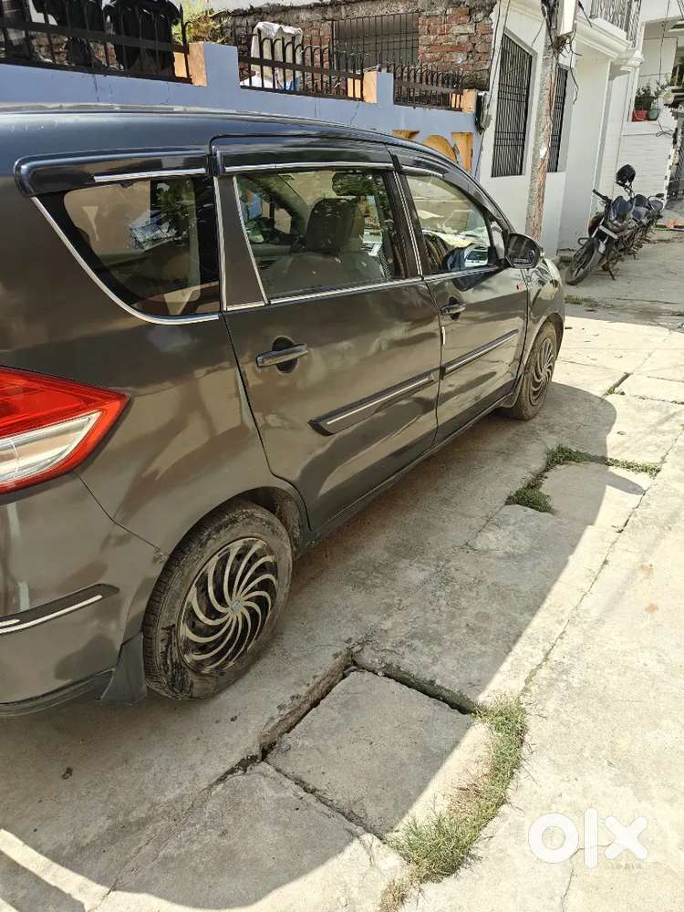 Maruti Suzuki Ertiga 2014 Model H Grey Colour Cng Par 22 Ka Average De