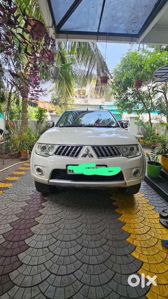 Mitsubishi Pajero Sport 2013 Diesel 197000 Km Driven 4*4