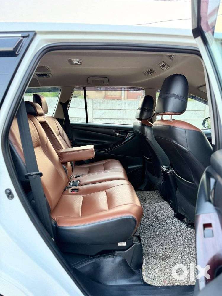 Toyota Innova Crysta 2.4 G Mt 8s, 2023, Diesel