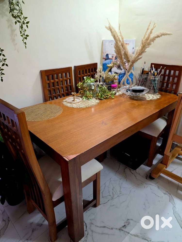6 seater Dining table for sale! With Bench!!
