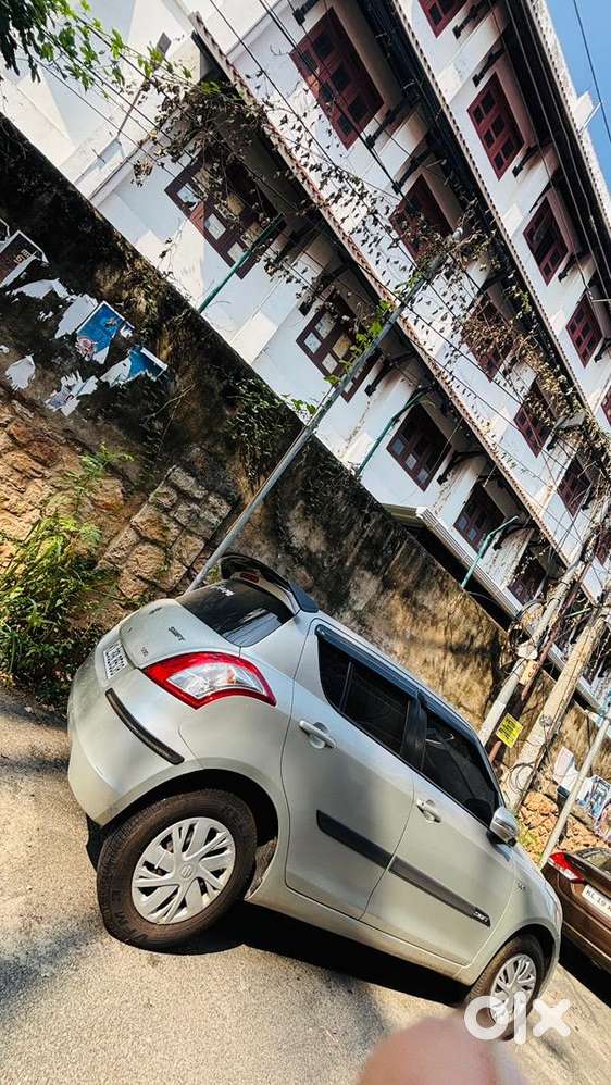 Maruti Suzuki Swift 2017 Petrol 64000 Km Driven