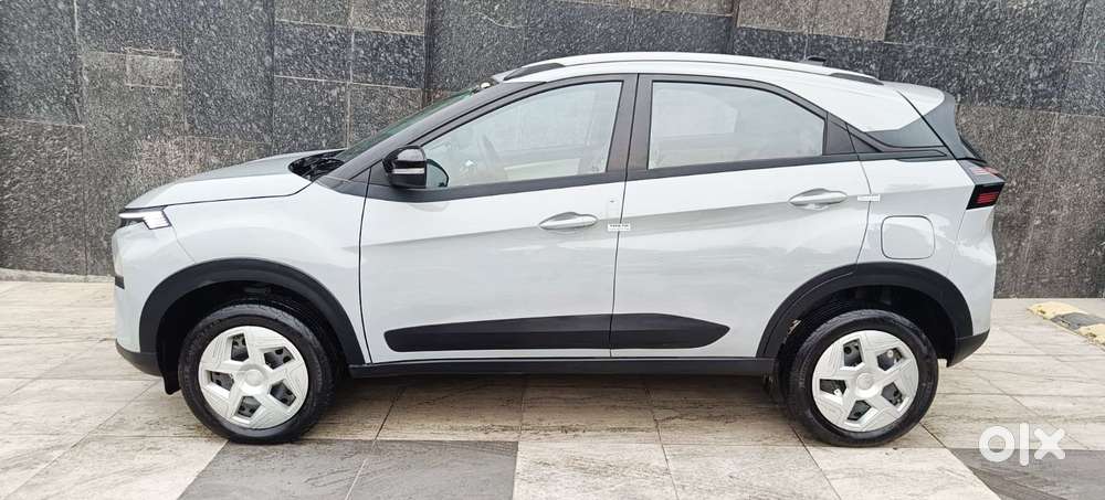 Tata Nexon Pure 1.2 Revotron Petrol 6 Mt, 2025, Petrol