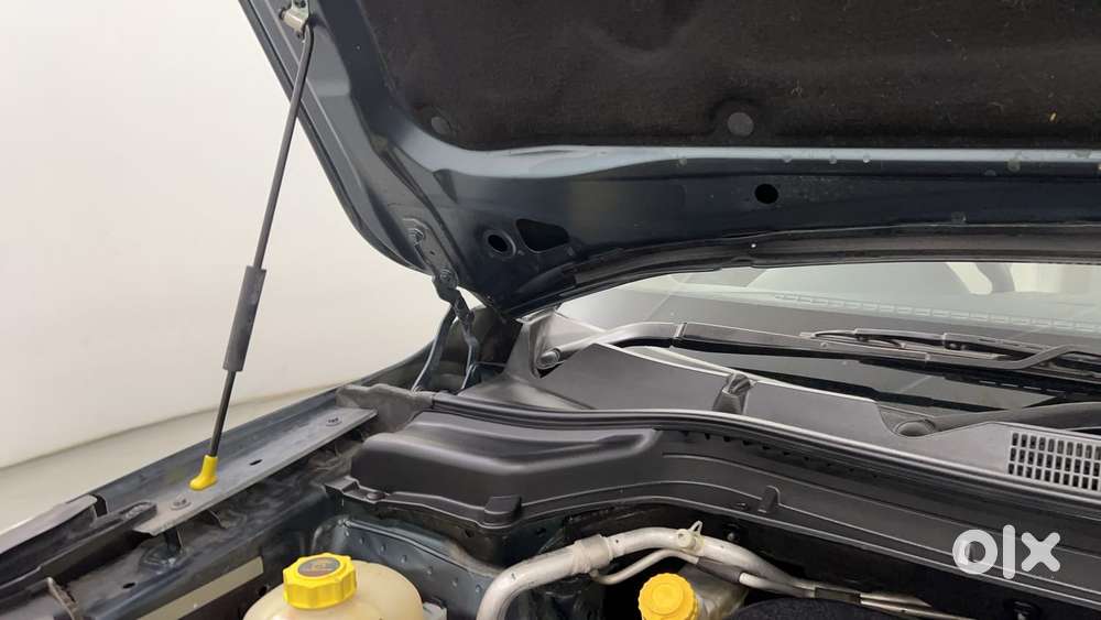 Mahindra Xuv300 1.2 W8 (o) Amt Petrol, 2022, Petrol