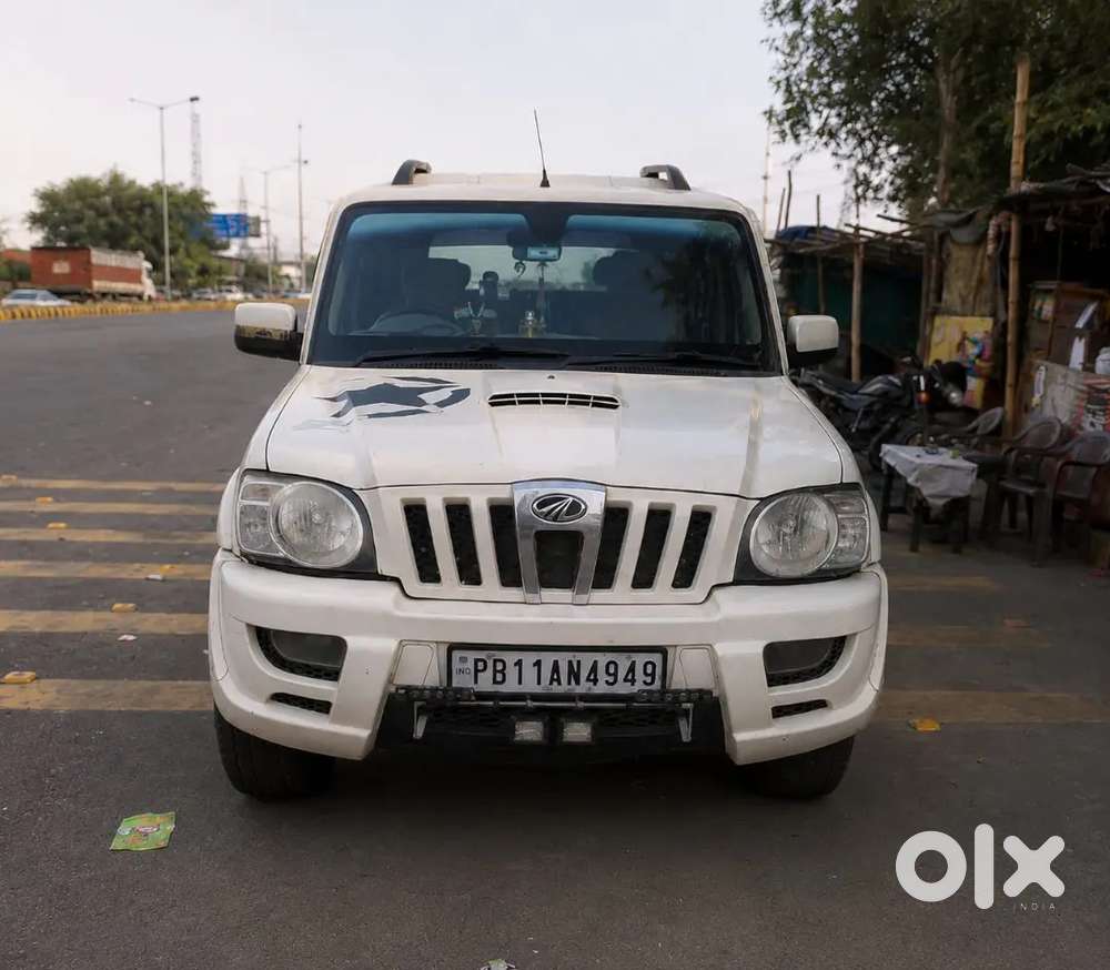 Mahindra Scorpio Classic 2011 Diesel 2nd Owner