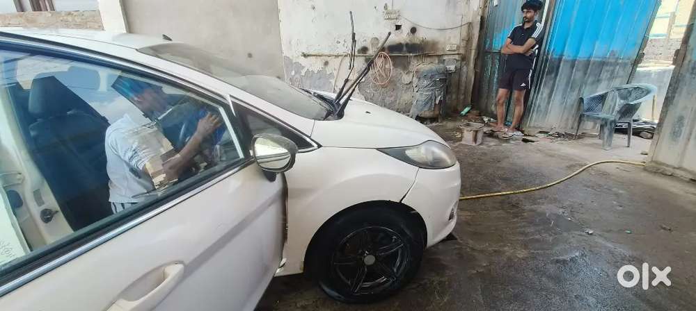 Ford Fiesta 2013 Petrol 64000 Km Driven
