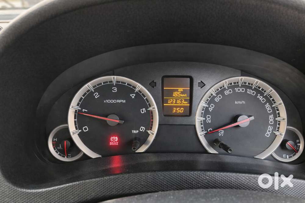 Selling Showroom Maintained Car Swift Dzire Car Diesel