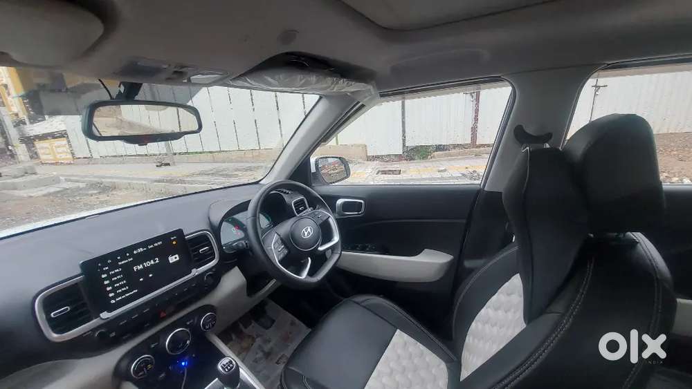 Hyundai Venue 2023 Petrol 18400 Km Driven