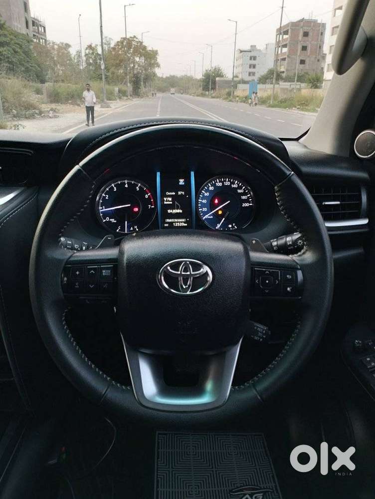 Toyota Fortuner 4x2 At 2.7 Petrol, 2025, Petrol