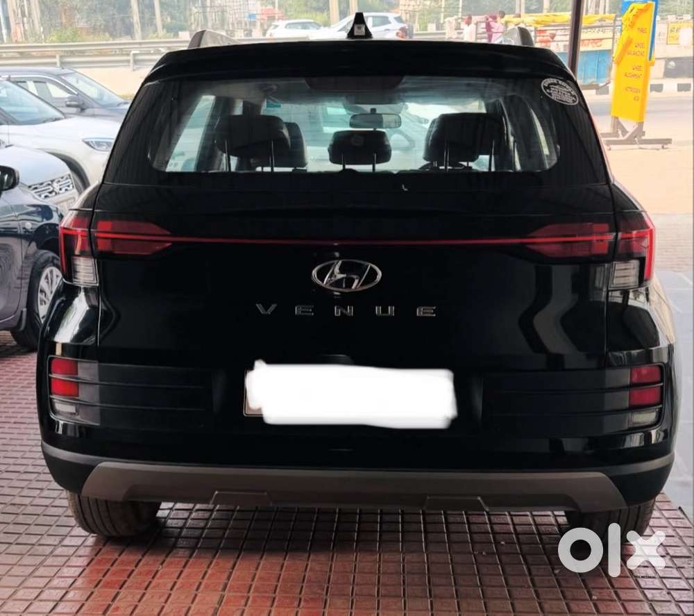 Hyundai Venue 2024 Petrol Well Maintained