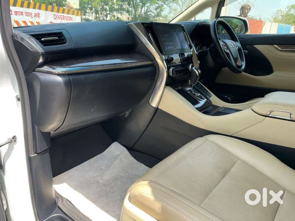 Toyota Vellfire Vip – Executive Lounge, 2023, Cng & Hybrids