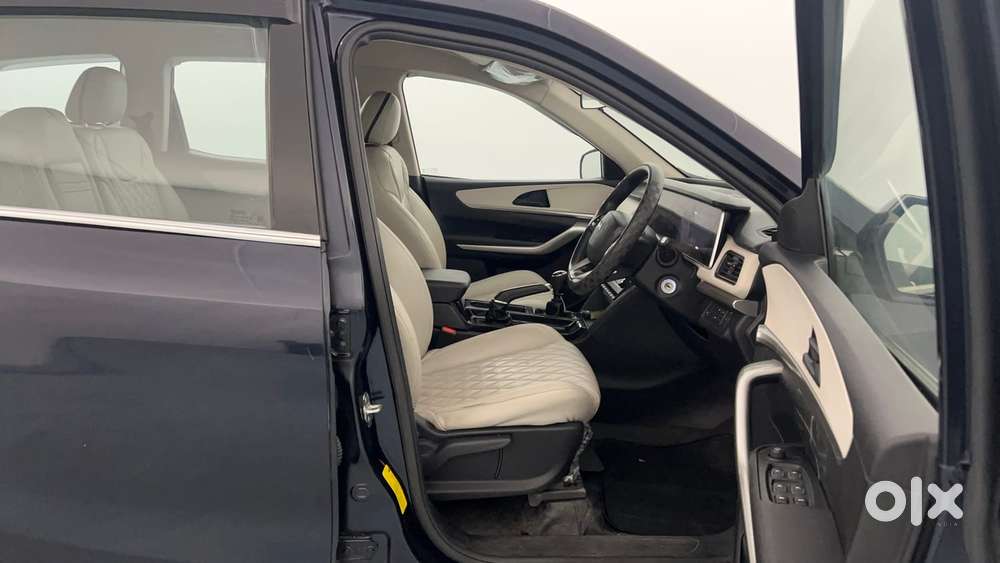 Mahindra Xuv700 2.2 Ax 3 Diesel Mt 7 Str, 2023, Diesel