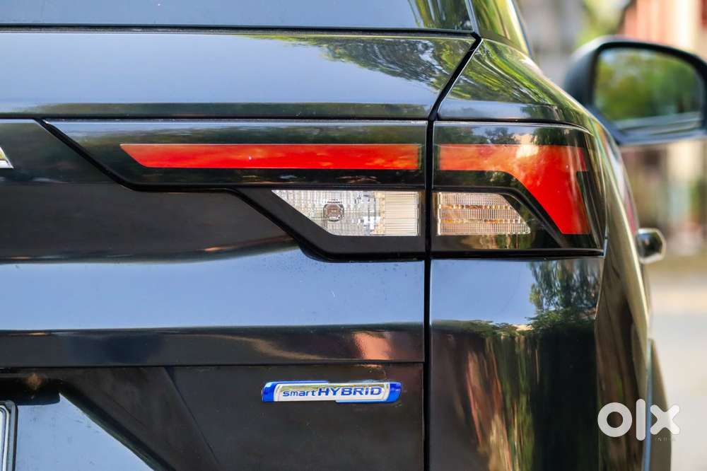 Maruti Suzuki Brezza 1.5 Vxi At Smart Hybrid, 2025, Petrol