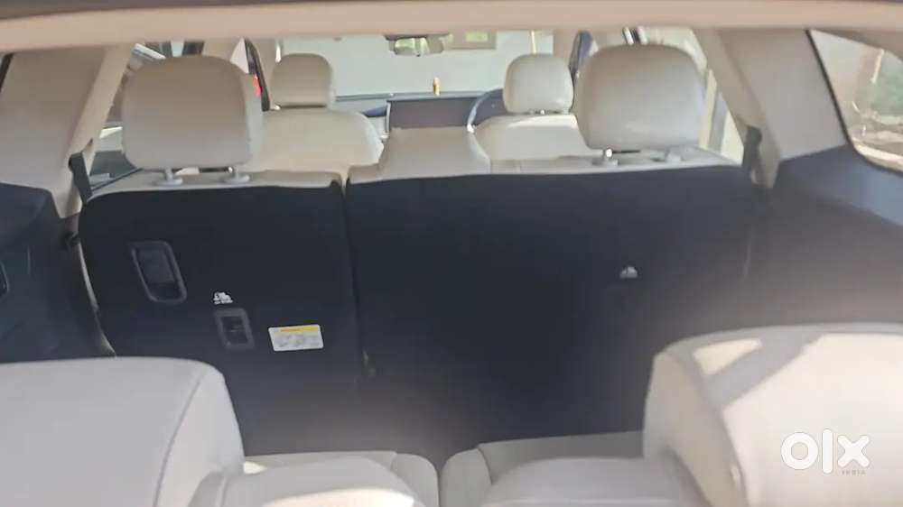 Mahindra Xuv700 2025 Petrol 5000 Km Driven
