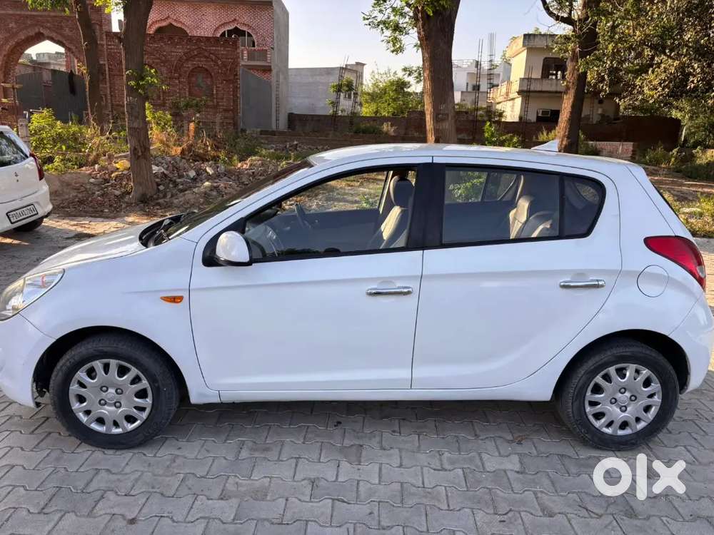 Hyundai I20 2011 Petrol Cng  80000 Km Driven