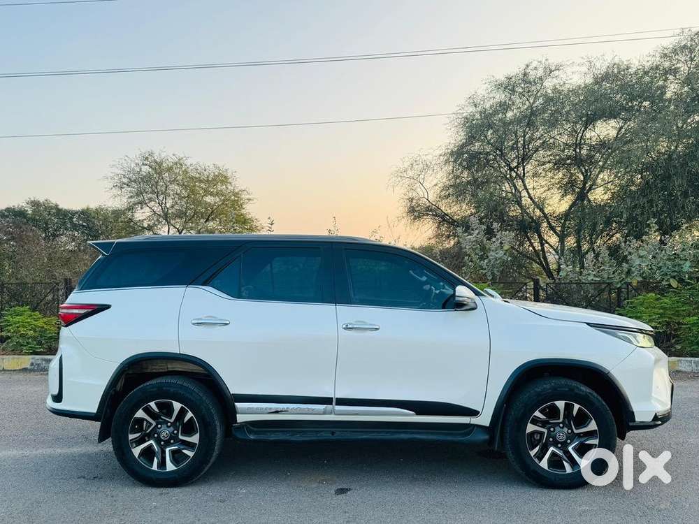 Toyota Fortuner Legender 4/4 At Full Mint Condition Complete Showroom