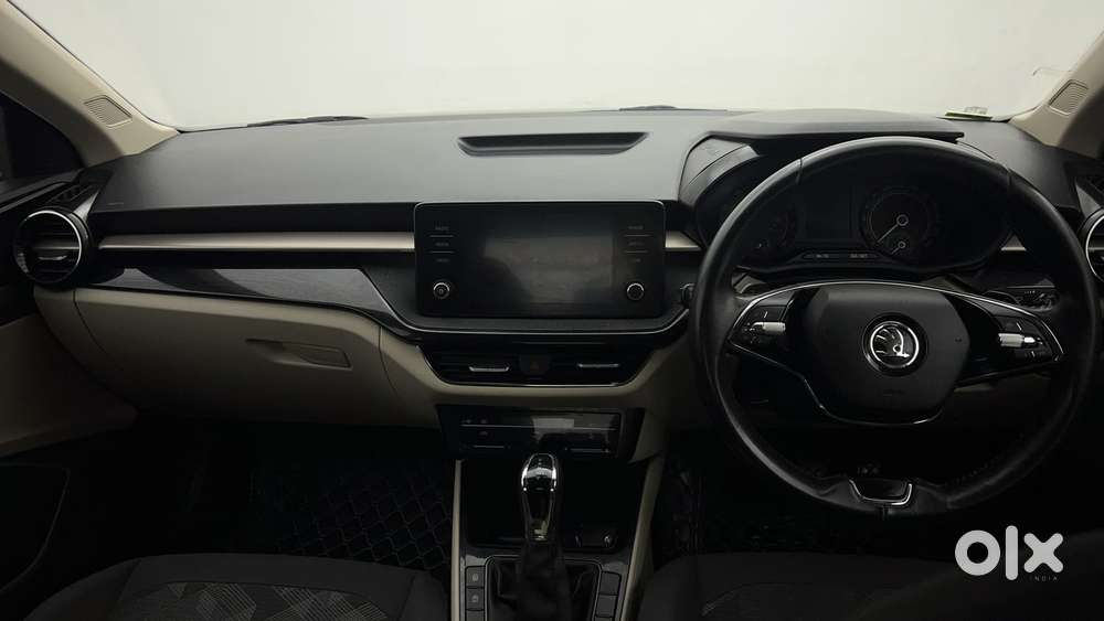 Skoda Slavia Ambition 1.0l Tsi At, 2022, Petrol