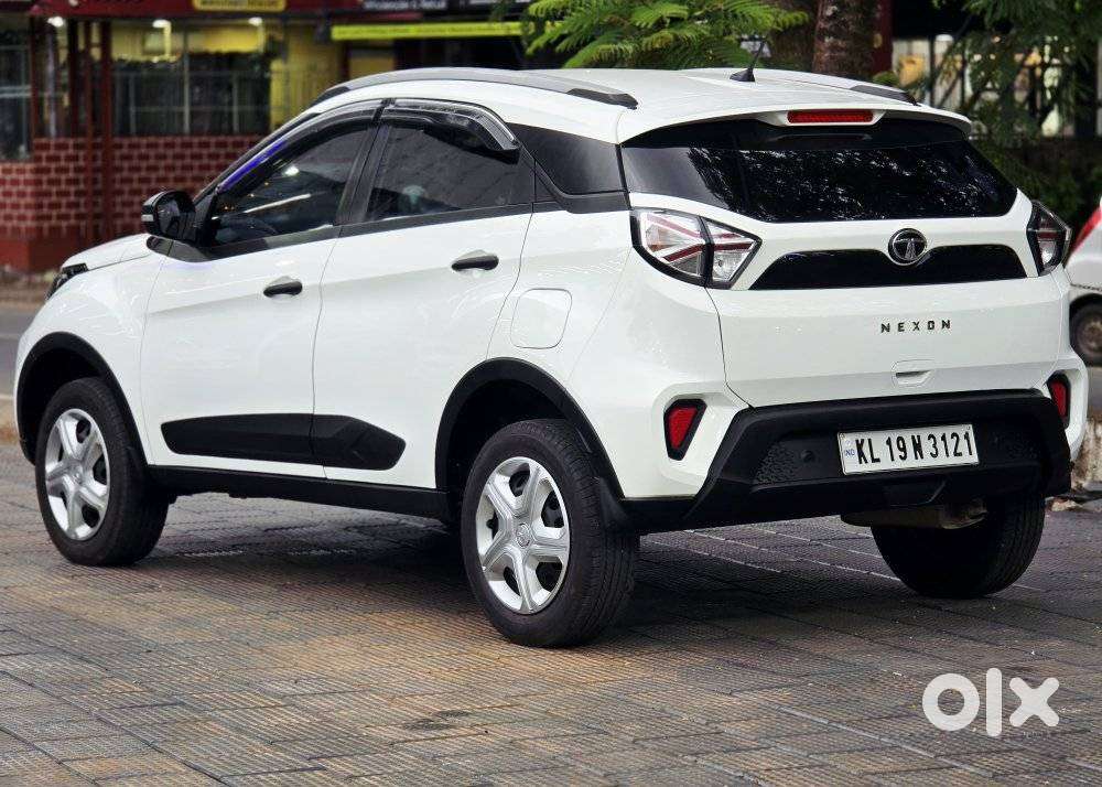 Tata Nexon 1.2 Revotron Xm (s), 2022, Petrol