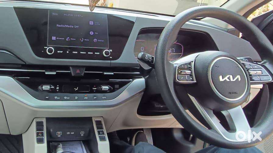 Kia Carens Prestige Plus Diesel Manual Less Driven Showroom Track