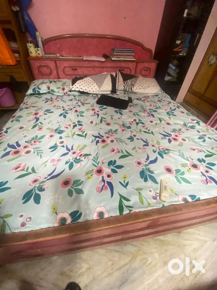 A DOUBLE BED AND WOODEN STUDY TABLE