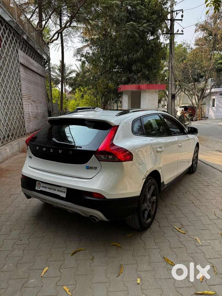 Volvo V40 Cross Country 2015 Diesel In Good Condition