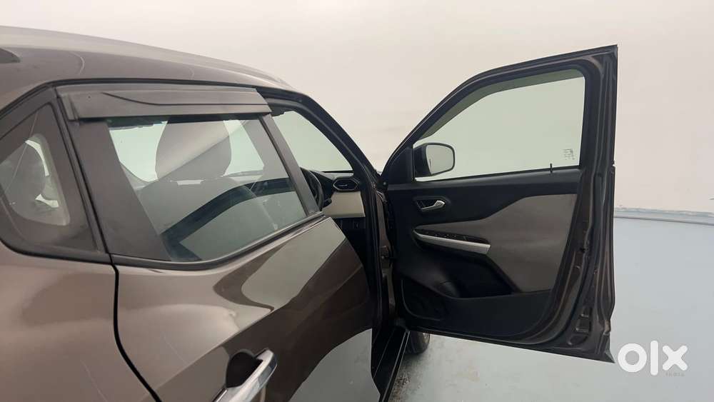 Nissan Magnite 1.0 Xv, 2021, Petrol