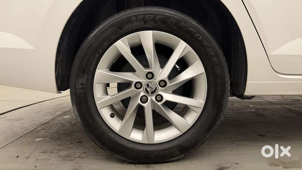 Skoda Slavia Ambition 1.0l Tsi Mt, 2023, Petrol