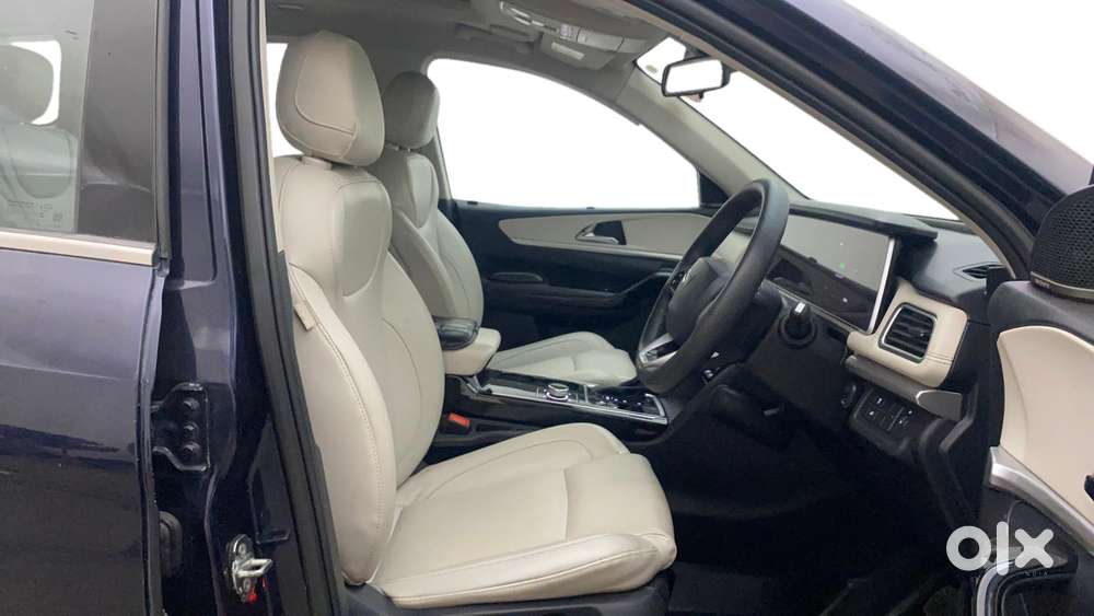 Mahindra Xuv700 2.2 Ax 7 Diesel At Luxury Pack Str, 2022, Diesel