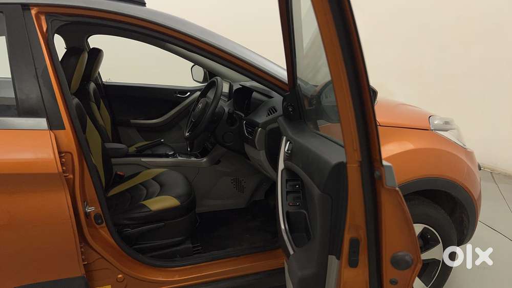Tata Nexon 1.2 Revotron Xza Plus Dualtone, 2018, Petrol
