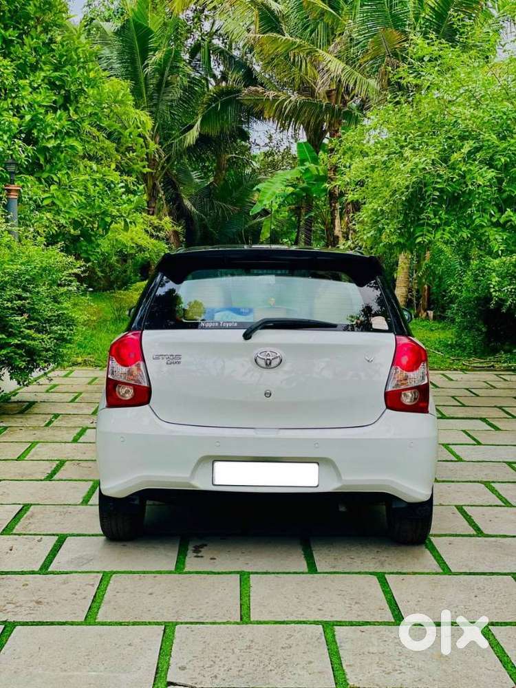 Toyota Etios Liva V Dual Tone, 2019, Petrol